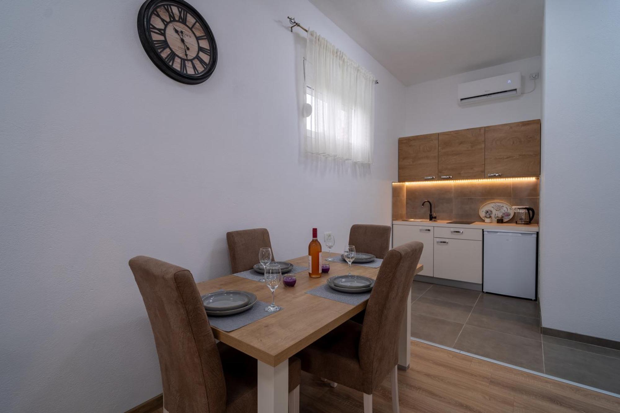 Dane Apartment Airport Podgorica Mitrovici  Экстерьер фото